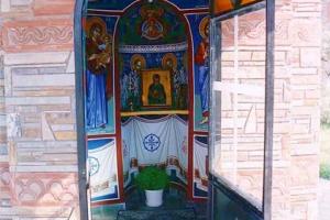 Εσωτερικό πέτρινης εκκλησίας