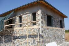 Πέτρινη μονοκατοικία στην Αρέθουσα Θεσσαλονίκης.