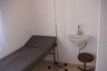 Πέτρινο ιατρείο/εξεταστήριο στο Καρυόφυτο Ξάνθης.