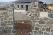 Πέτρινη μονοκατοικία στην Αρέθουσα Θεσσαλονίκης.