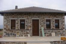 Πέτρινη μονοκατοικία στην Αρέθουσα Θεσσαλονίκης.