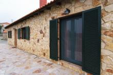 Πέτρινη μονοκατοικία στη Μυρίνα Λήμνου.