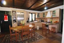 Πέτρινη μονοκατοικία στη Μυρίνα Λήμνου.