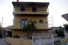 Διώροφη πέτρινη κατοικία στο Μοσχοπόταμο Πιερίας  